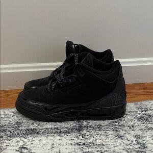 Black cat Jordan 3.